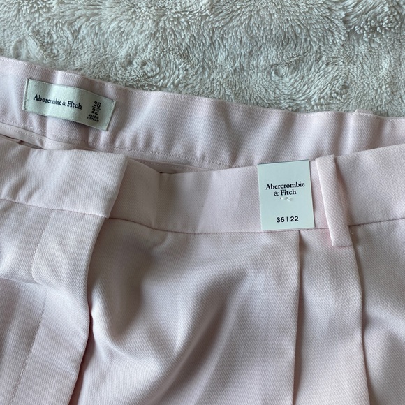 Abercrombie Pink Tailored Shorts, size 36/22 - Picture 3 of 3